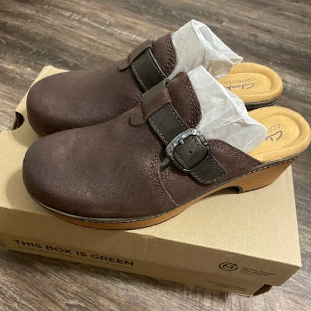 Womens size 8 Clarks Leather Heeled Clog